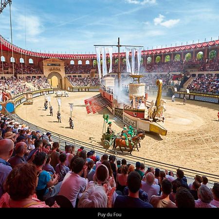 Gite De La Fecleval 6 Personnes Proche Du Puy Dufou Saint-Mesmin  Kültér fotó